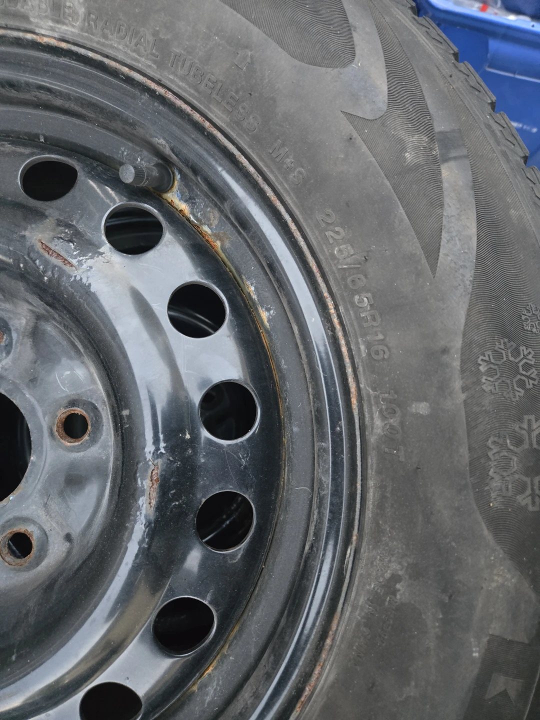 225/65R16 winter tires - Used - photo 2