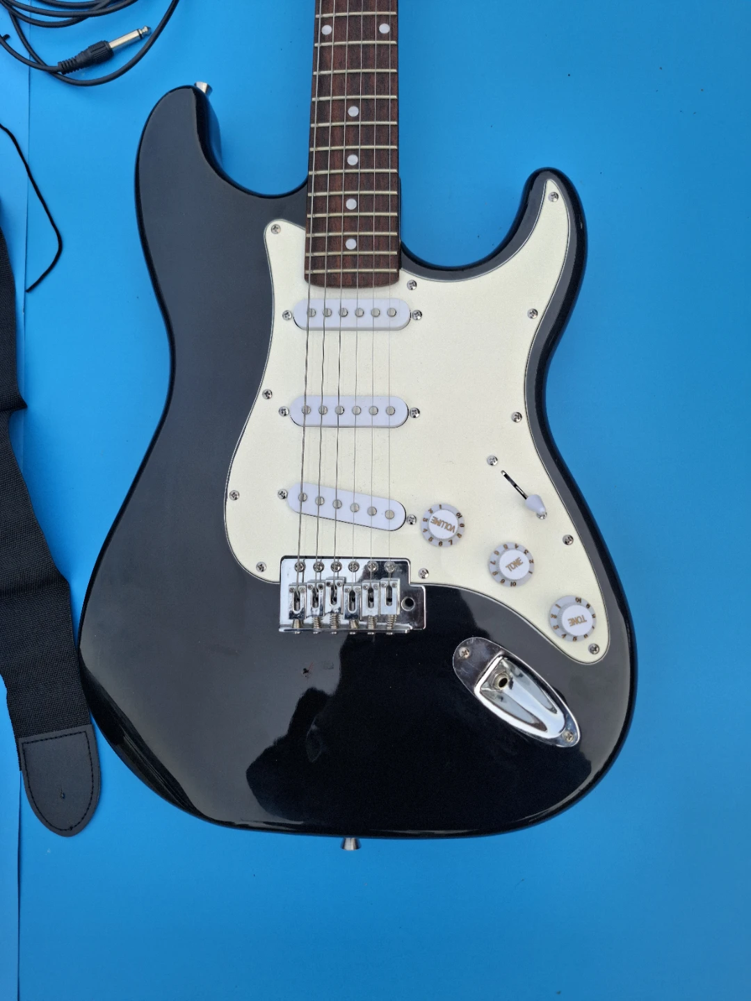 GWL (Washburn) Electric Guitar & Squier 10W Amp Starter Bundle - photo 2