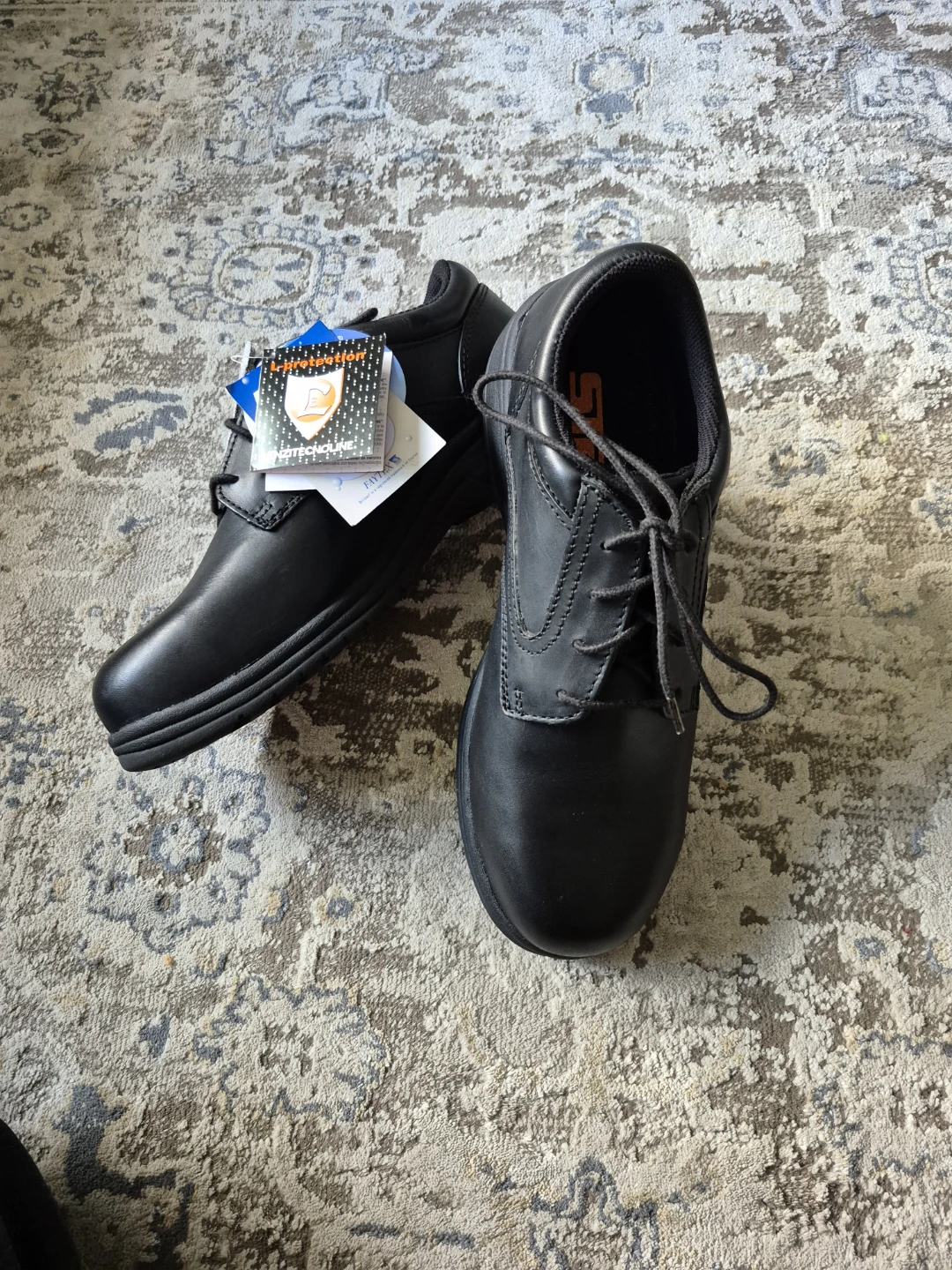Steel toe shoes