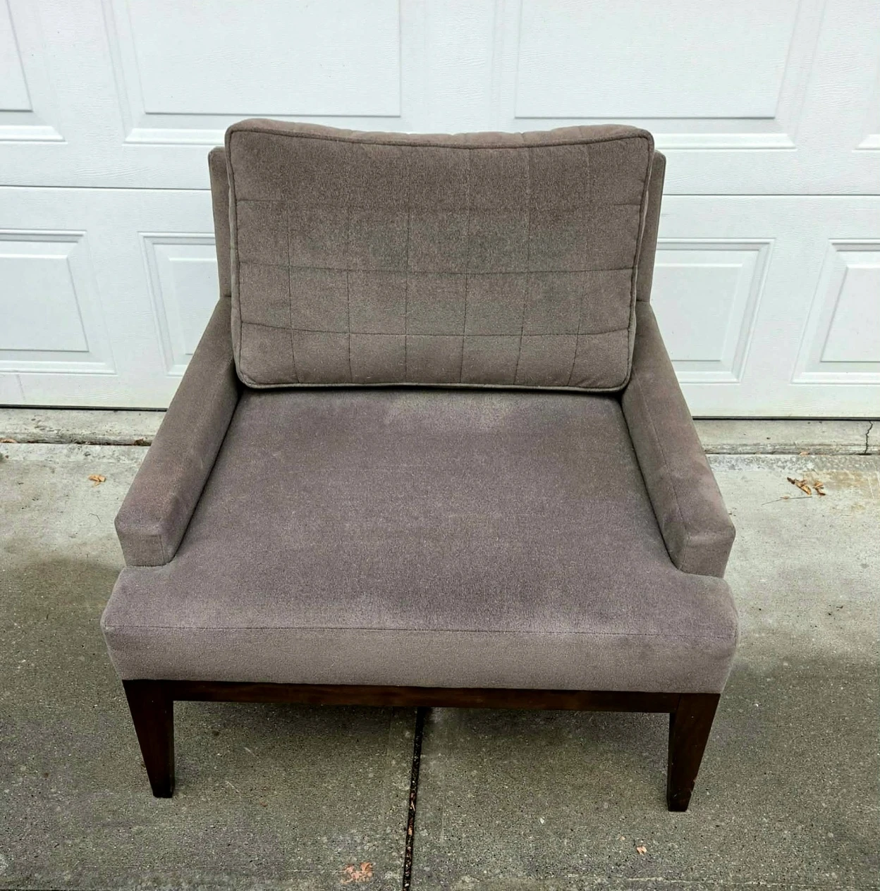 Custom Modern Lounge Chair. Like New from Showhome! - photo 4