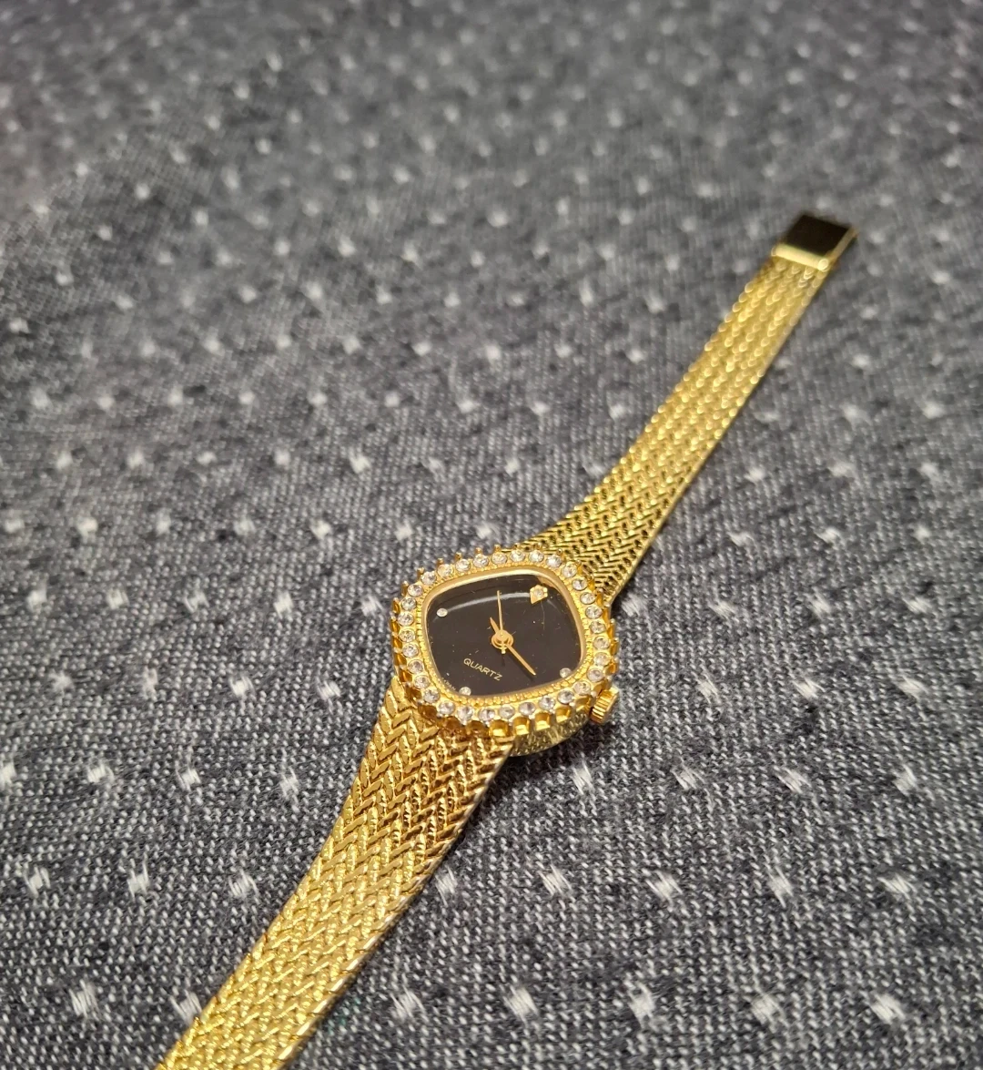 Gold-tone Ladies Quartz Watch - photo 4