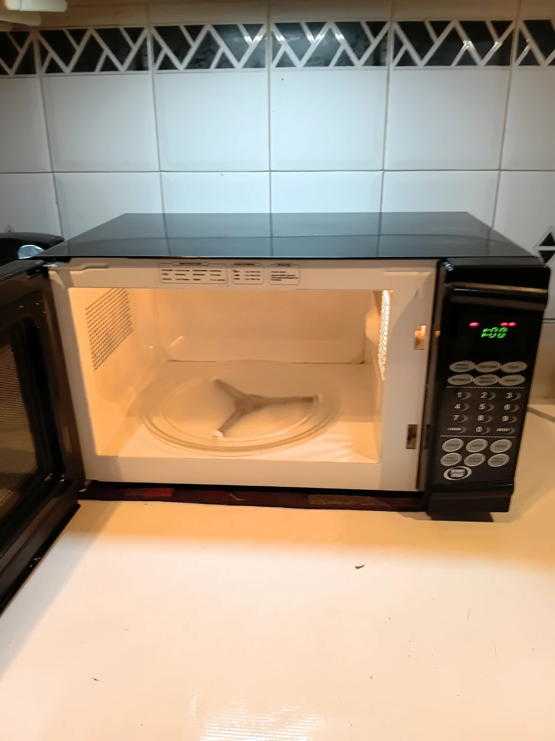 RCA Black Compact Microwave READ DESCRIPTION ON SIZE - photo 2