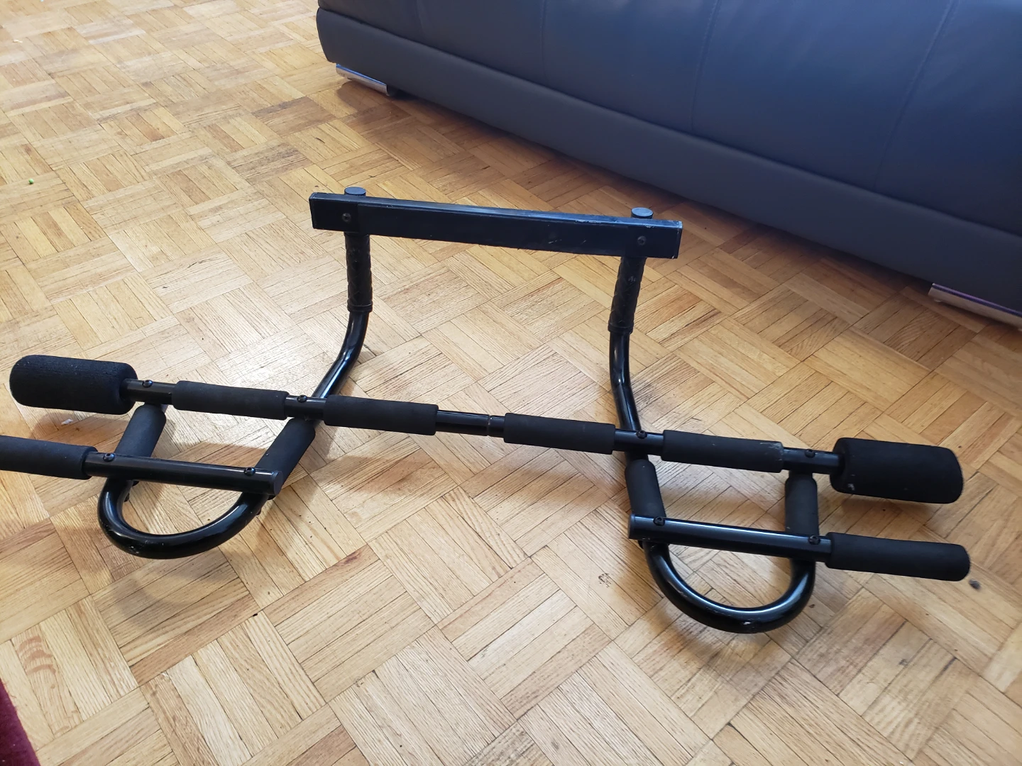 Black Doorway Pull-Up Bar