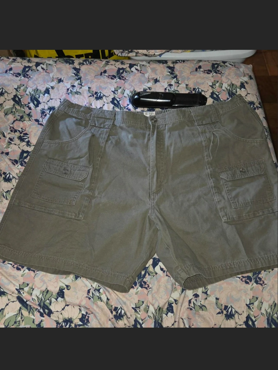 Red Head Co. Cargo Back-Cinch Shorts in a Men's W48