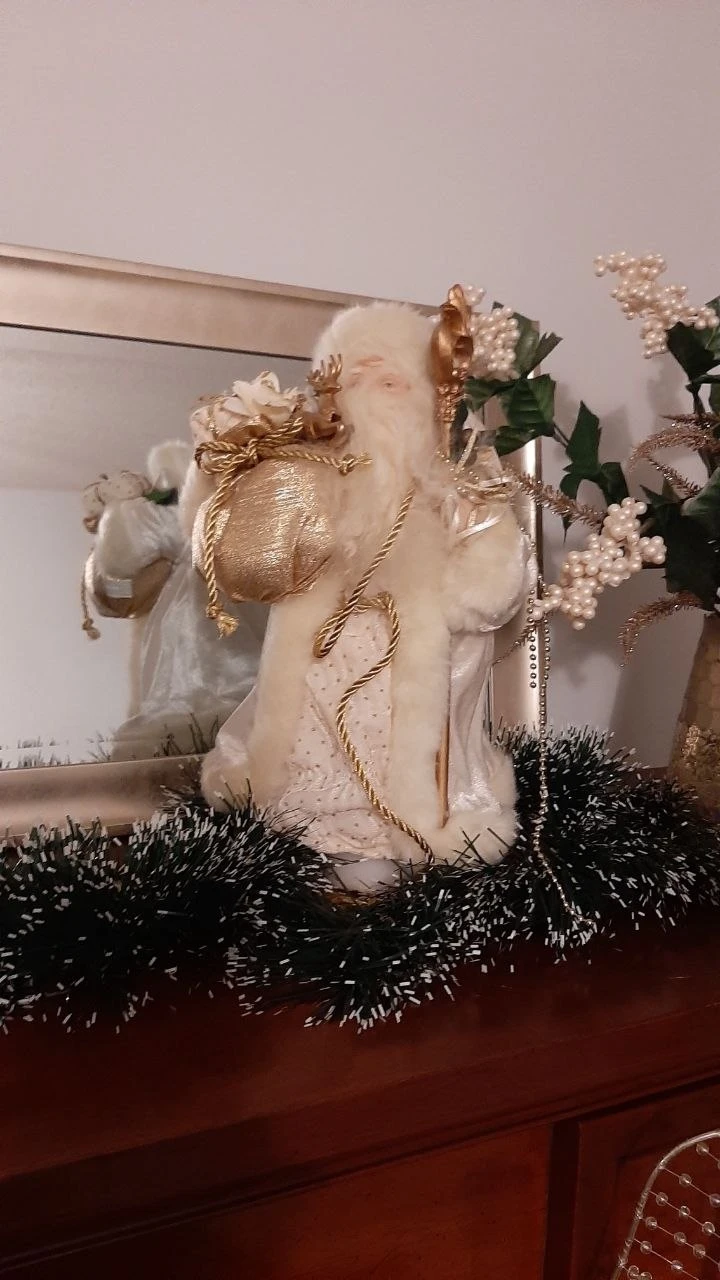 Decorative Christmas Santa Claus Figurine