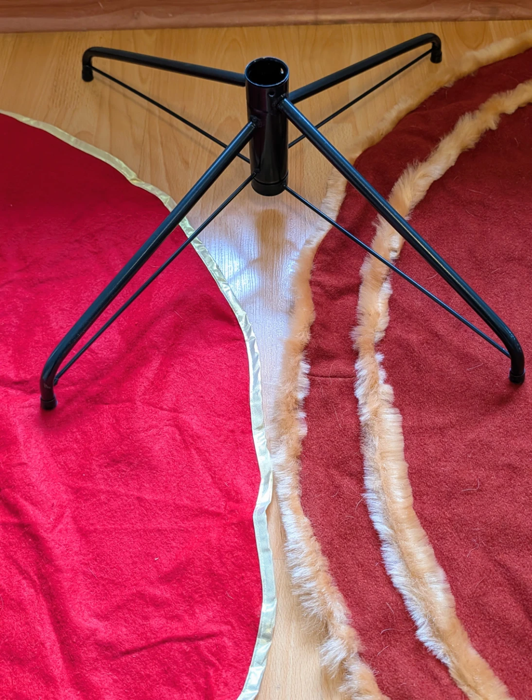 Christmas Tree Stand and Two Tree Skirts - photo 3