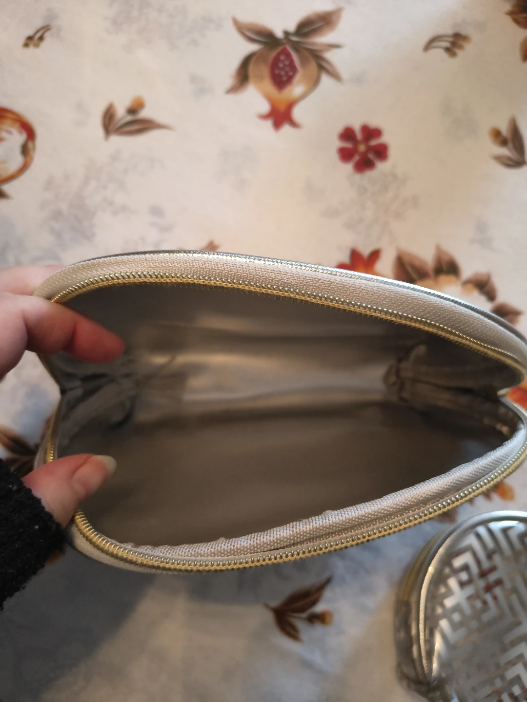 Adrienne Vittadini Studio cosmetic bag set - photo 4
