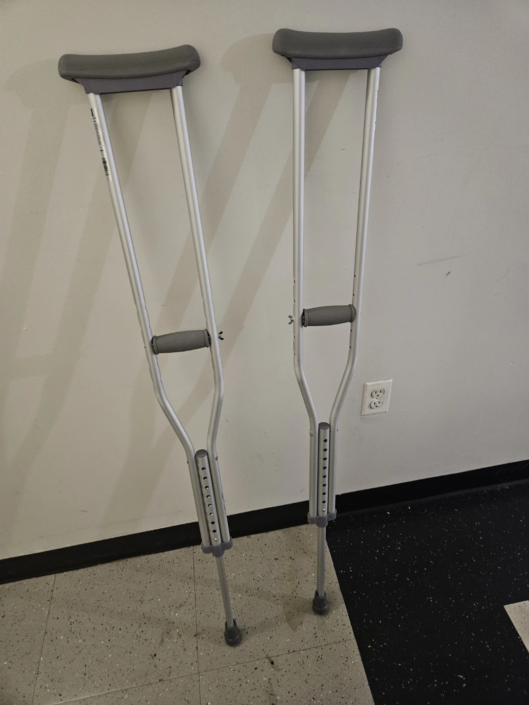 Adjustable Aluminum Underarm Crutches