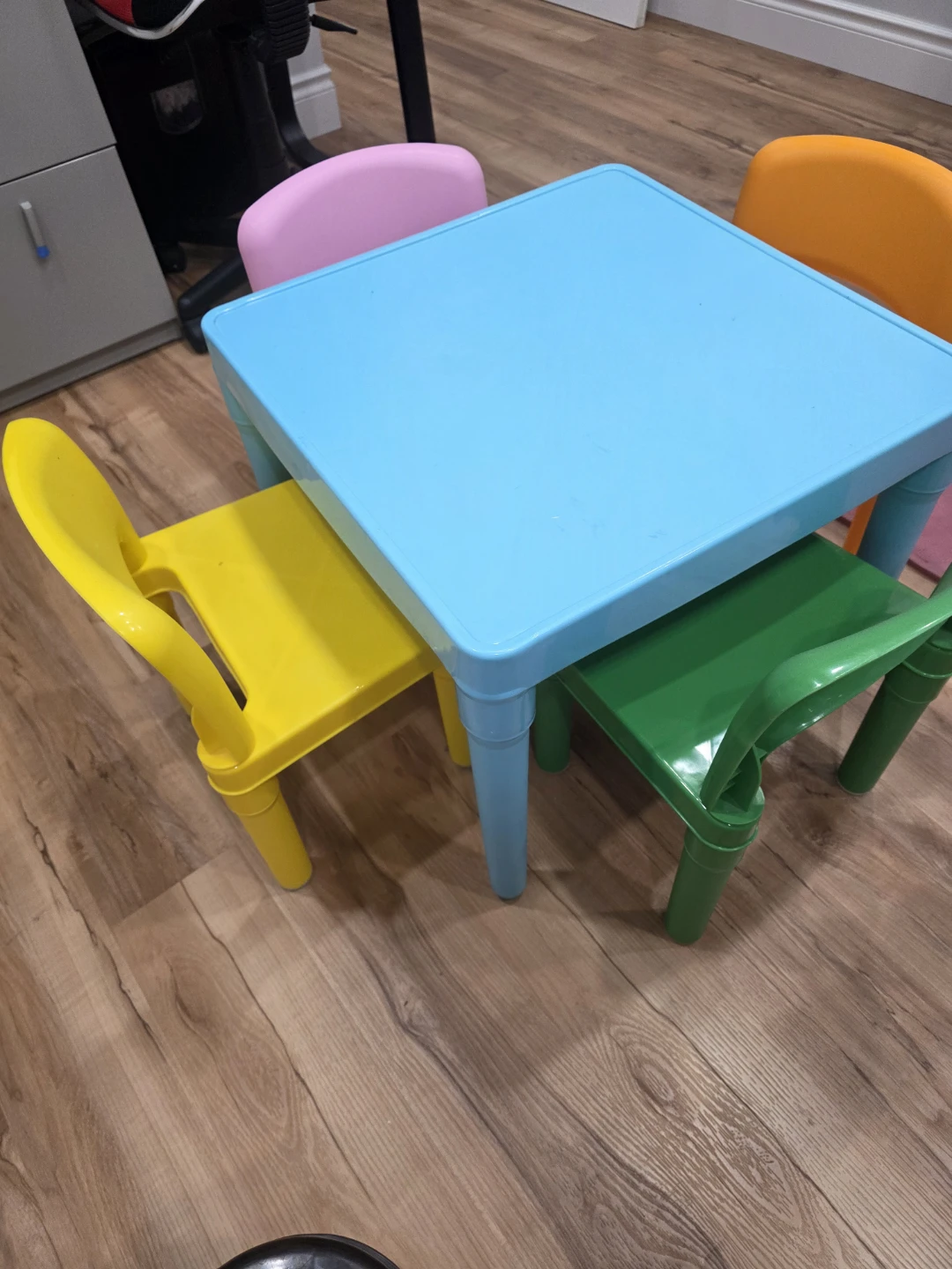 Kids Plastic Activity Table and Four Chairs - photo 4