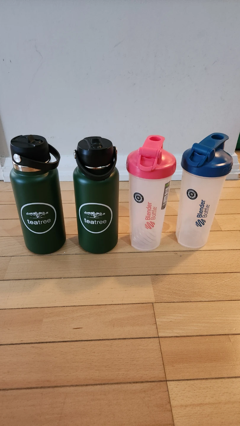 2 Teatree Insulated Bottles and 2 Blender Bottle Shakers