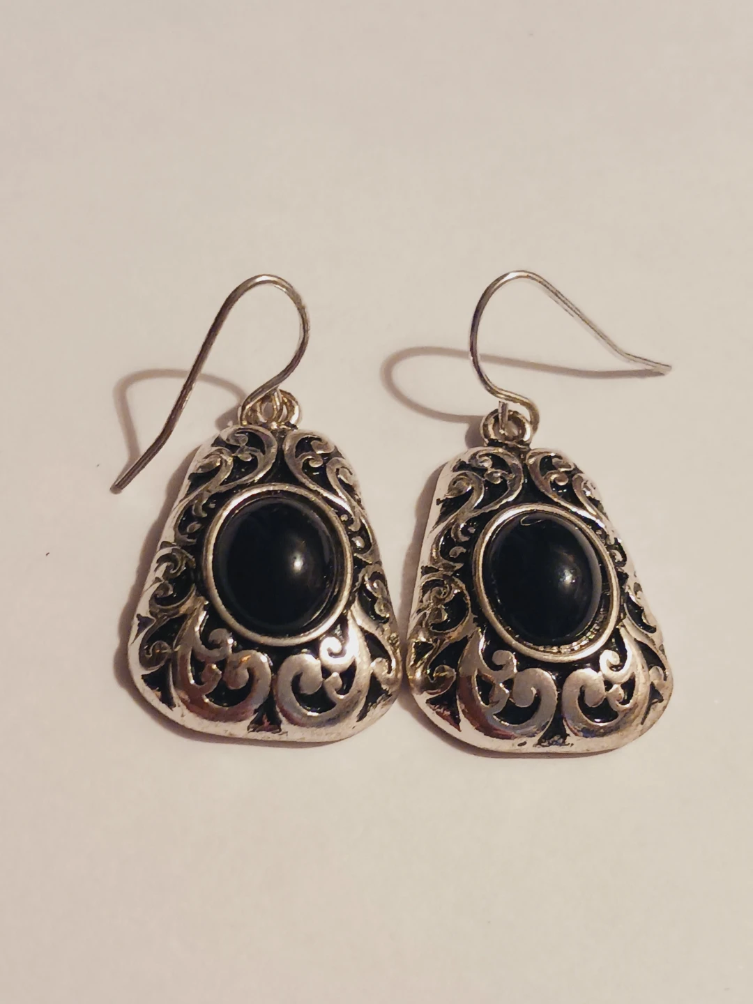 New !!  Cute  Filigree Dangle Earrings with Black Stone Cabochon