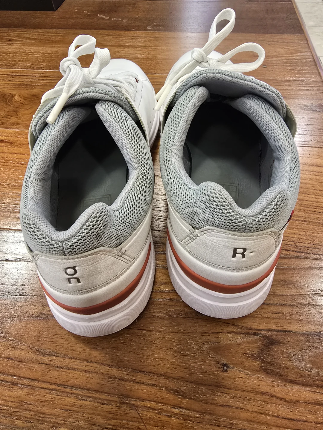 On Running The Roger Advantage Sneakers 10.5 Mens - photo 3