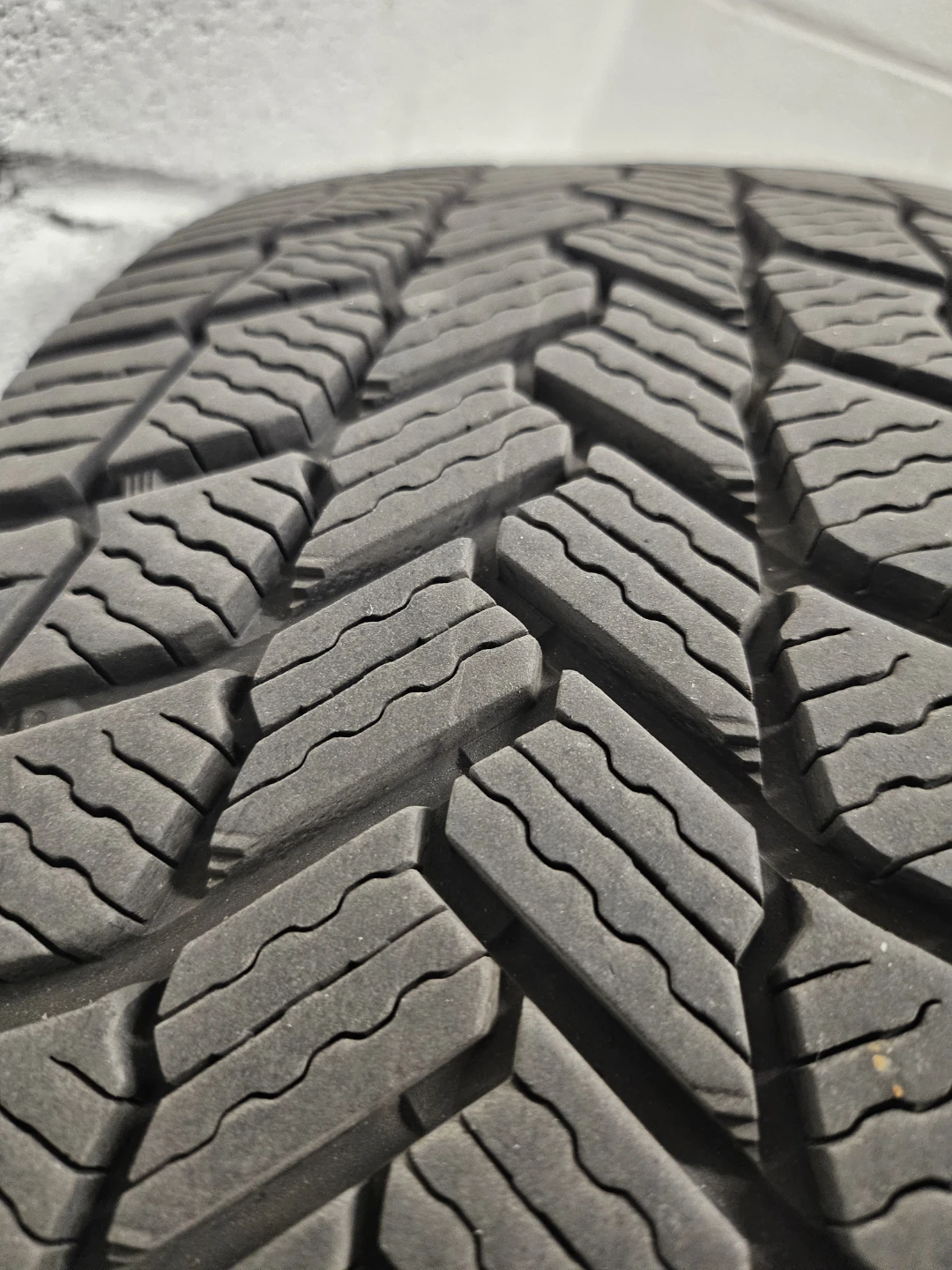 Michelin X-Ice Snow Tire 205/60R16 on Steel Rim - photo 3