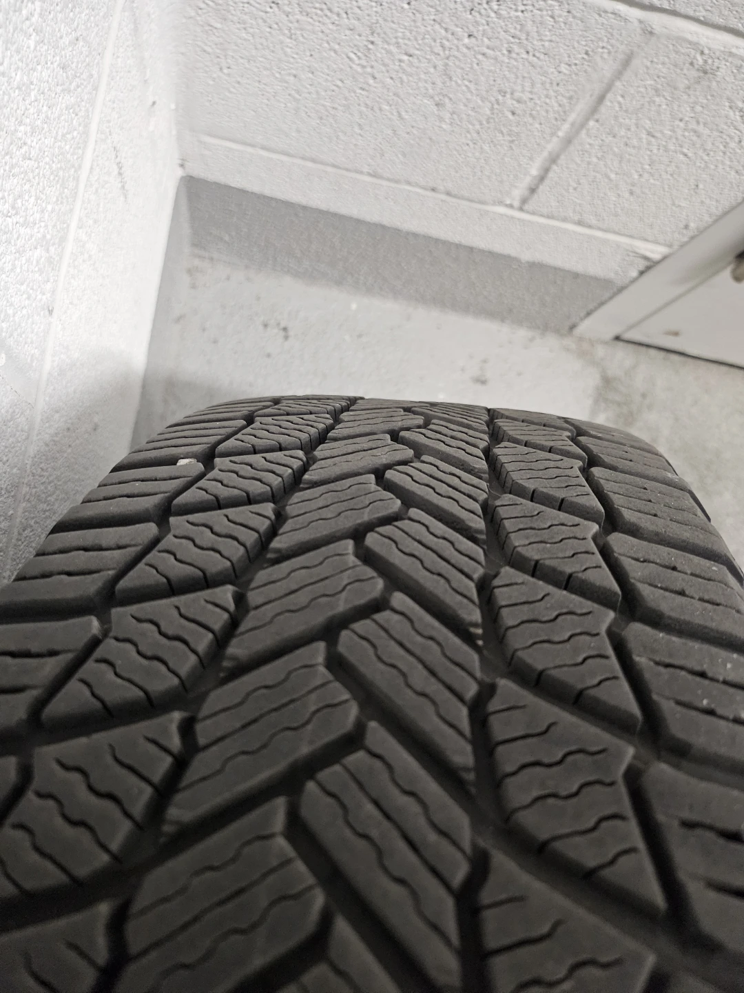 Michelin X-Ice Snow Tire 205/60R16 on Steel Rim - photo 4
