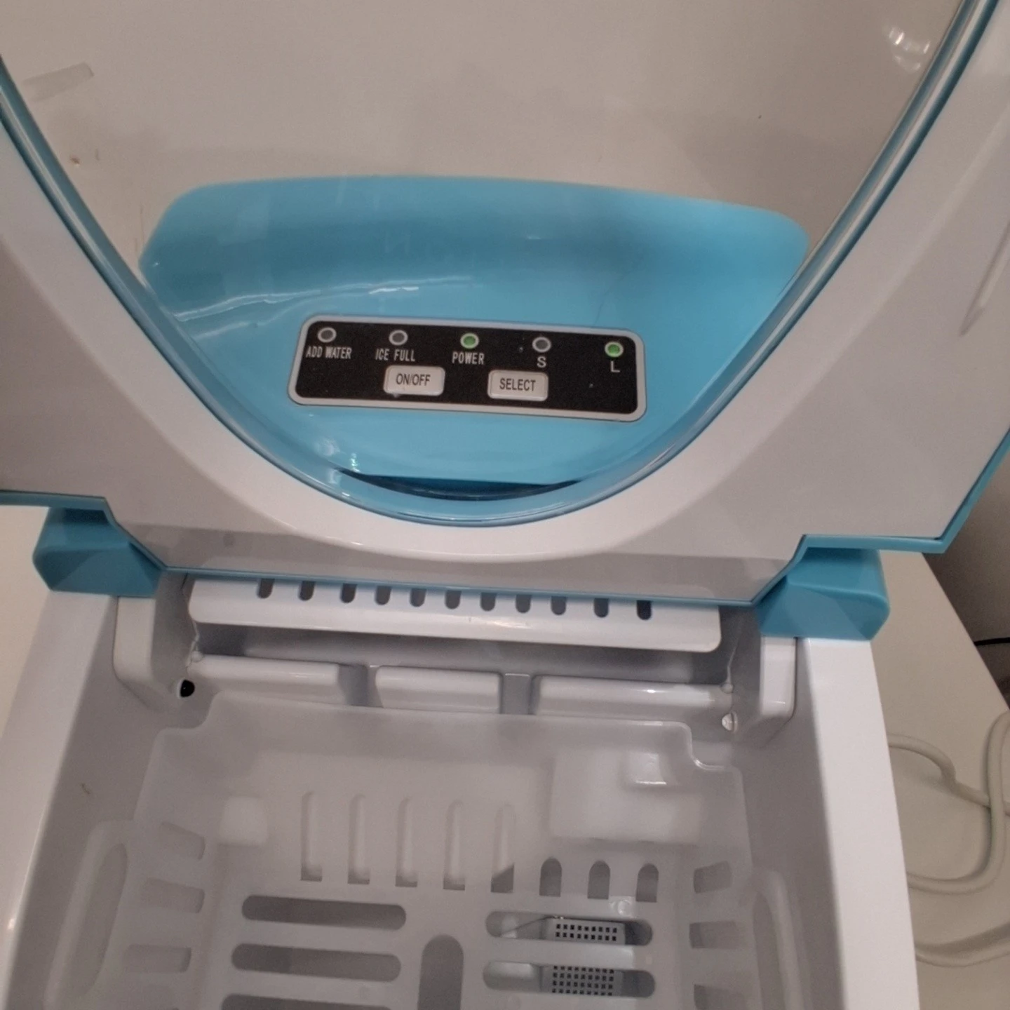 Frigidaire Ice Maker- Good Condition - photo 2