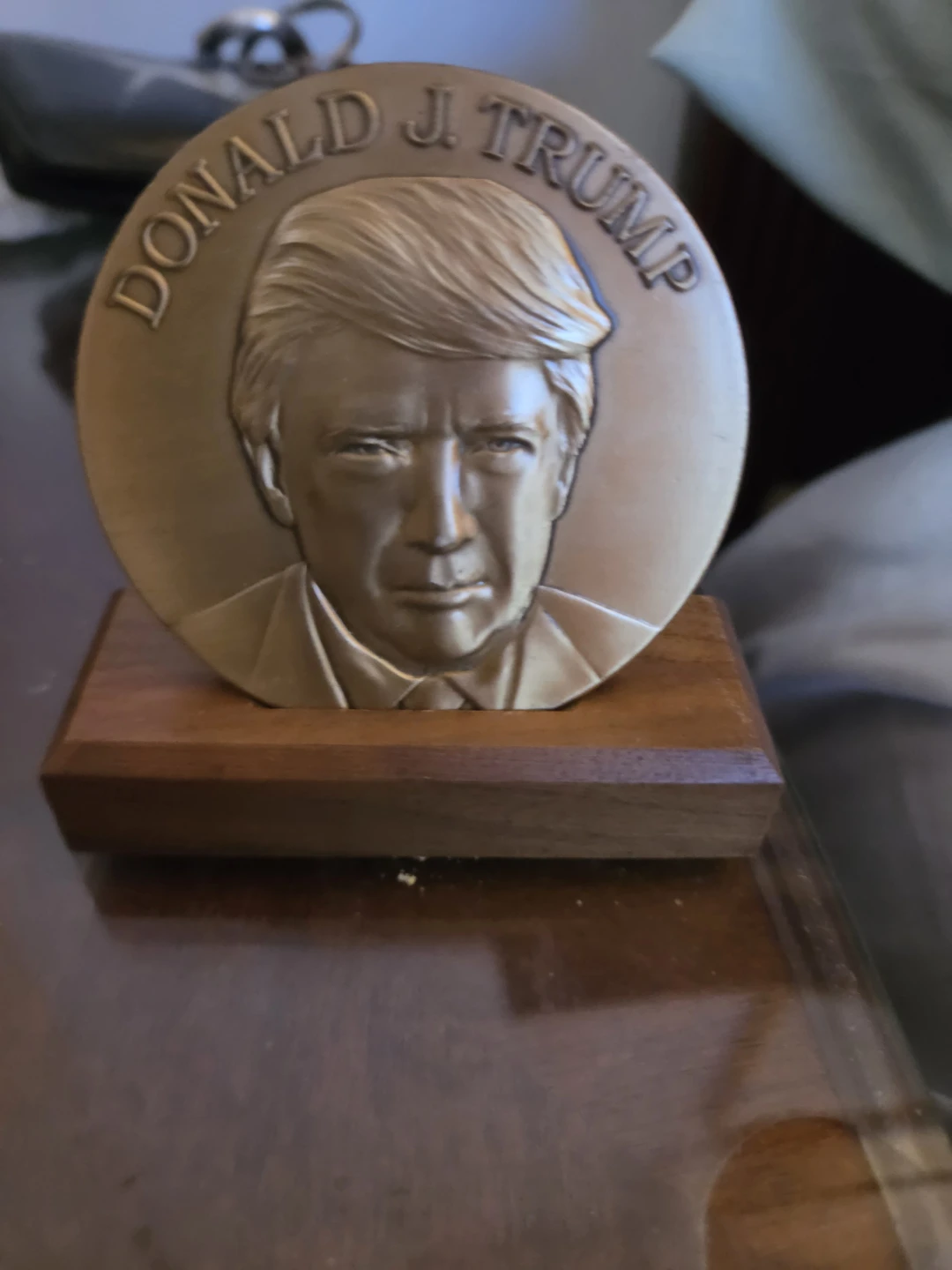 RARE Official 2017 Donald J. Trump VIP Inaugural Medal - photo 3