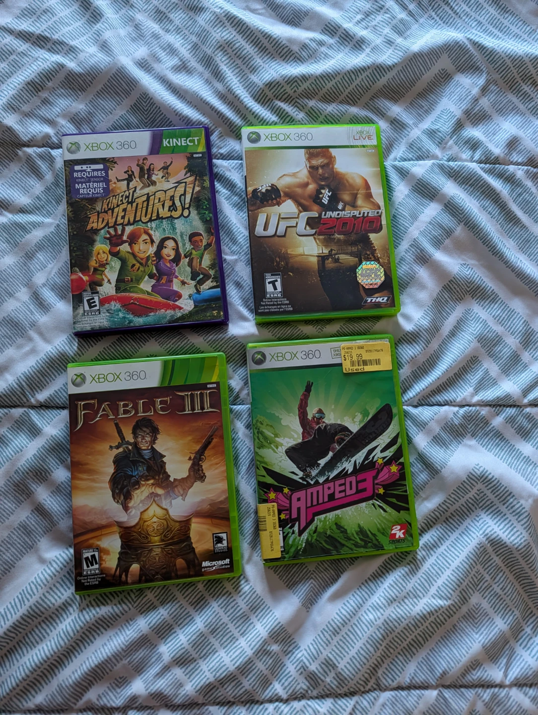 Xbox 360 4GB Console with Kinect and Games - photo 3