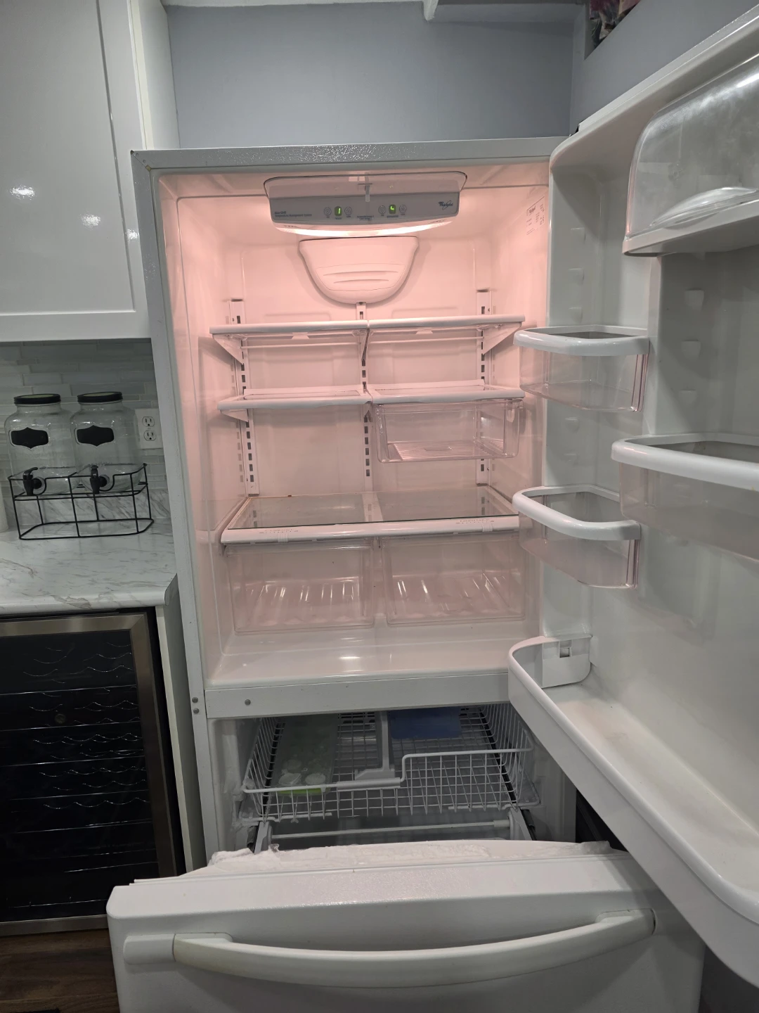 Whirlpool Gold Bottom Freezer Refrigerator - photo 3