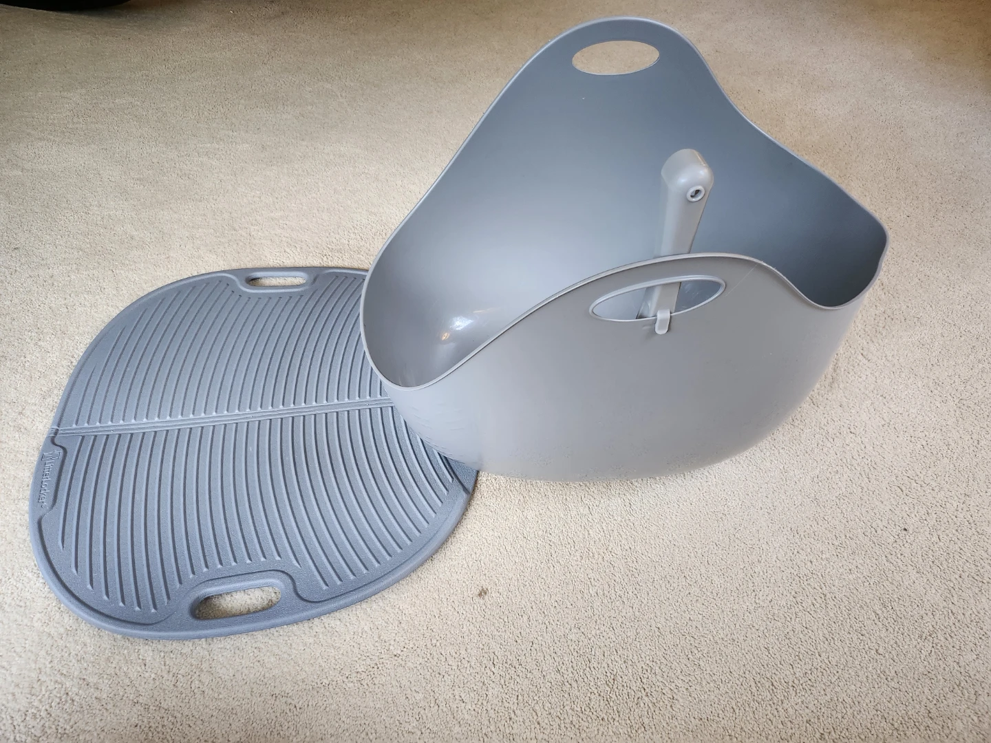 LitterLocker Cat Litter Box and Matching Mat