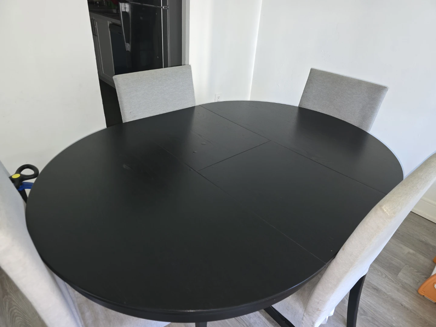 IKEA Extendable Dining Table + 4 Chairs | Excellent Condition - photo 2