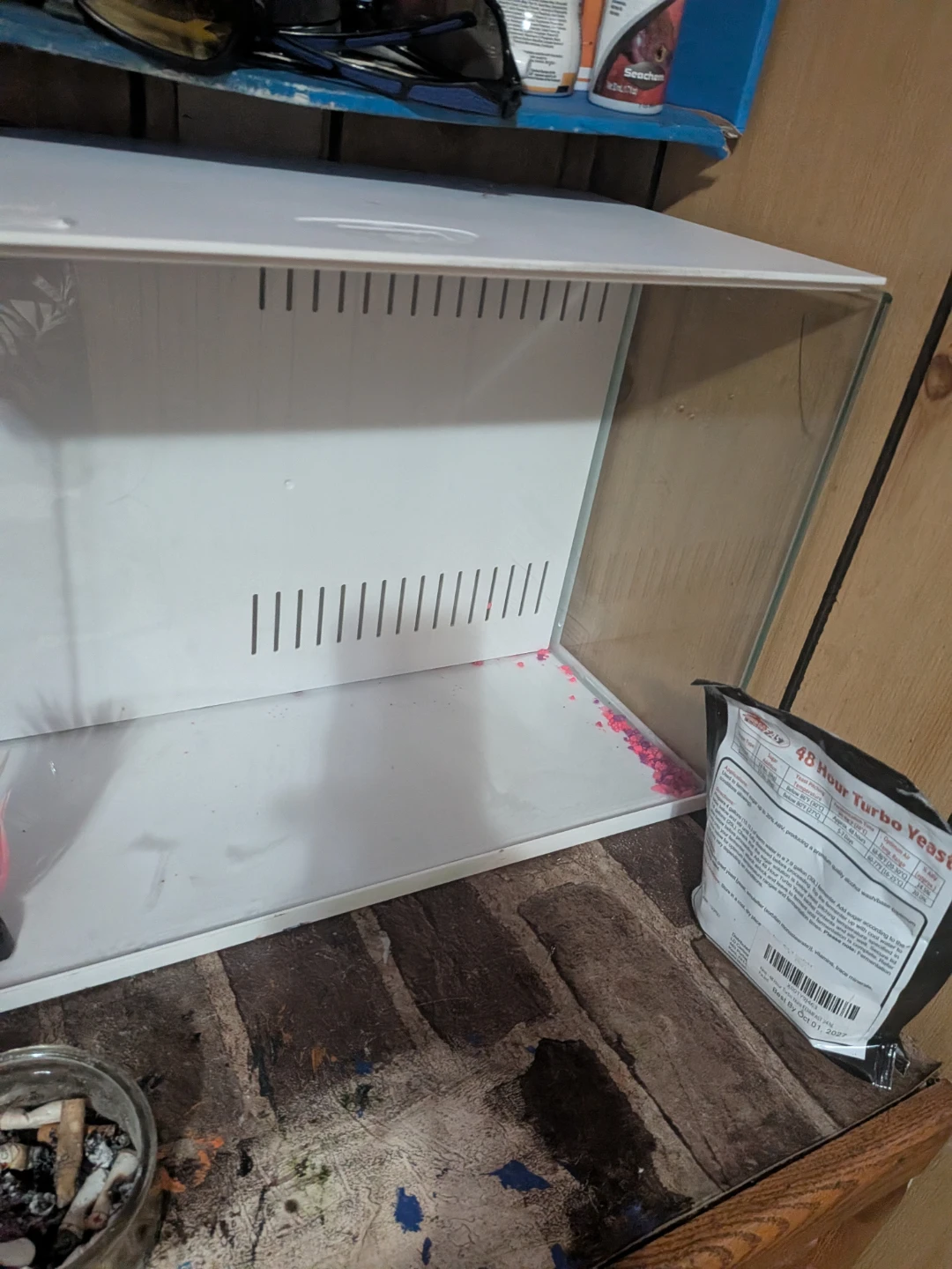 Top fin 5 gallon fish tank.