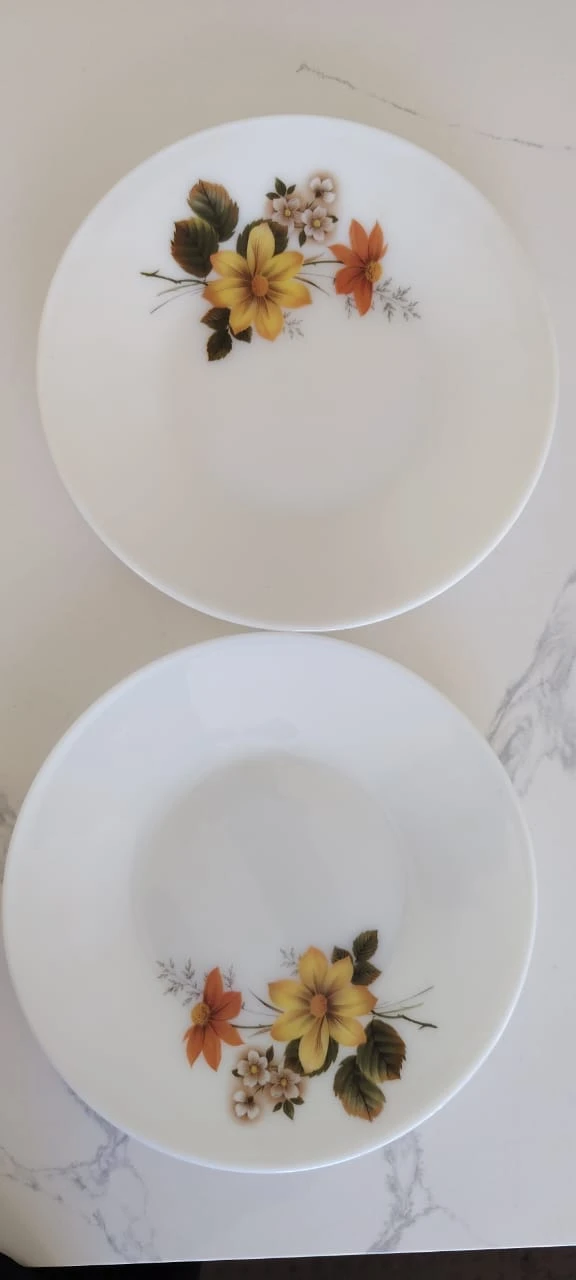 Set of 4 Corelle Livingware Floral Plates