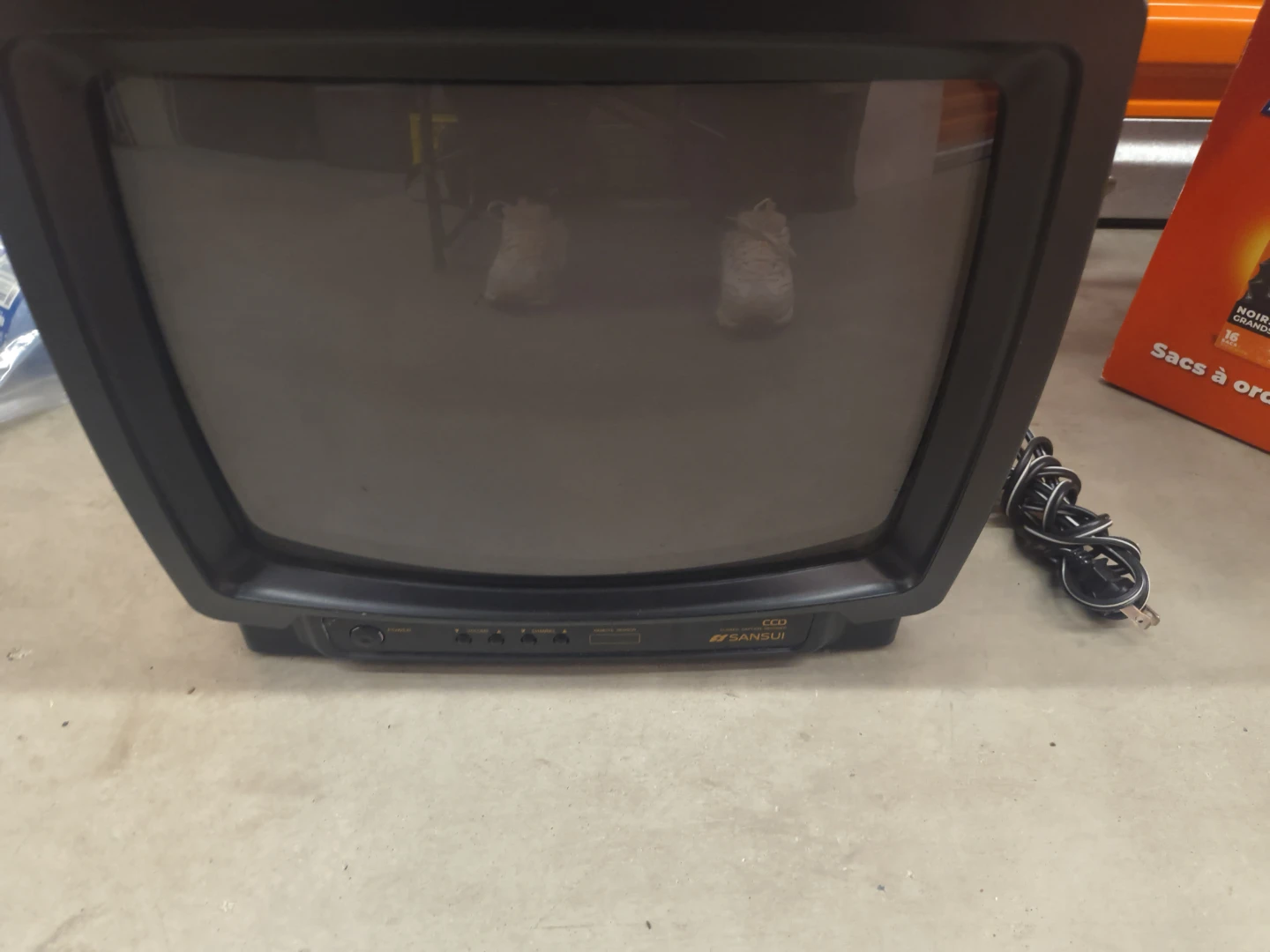 Sansui TVM1300C 13-inch CRT Television - photo 2