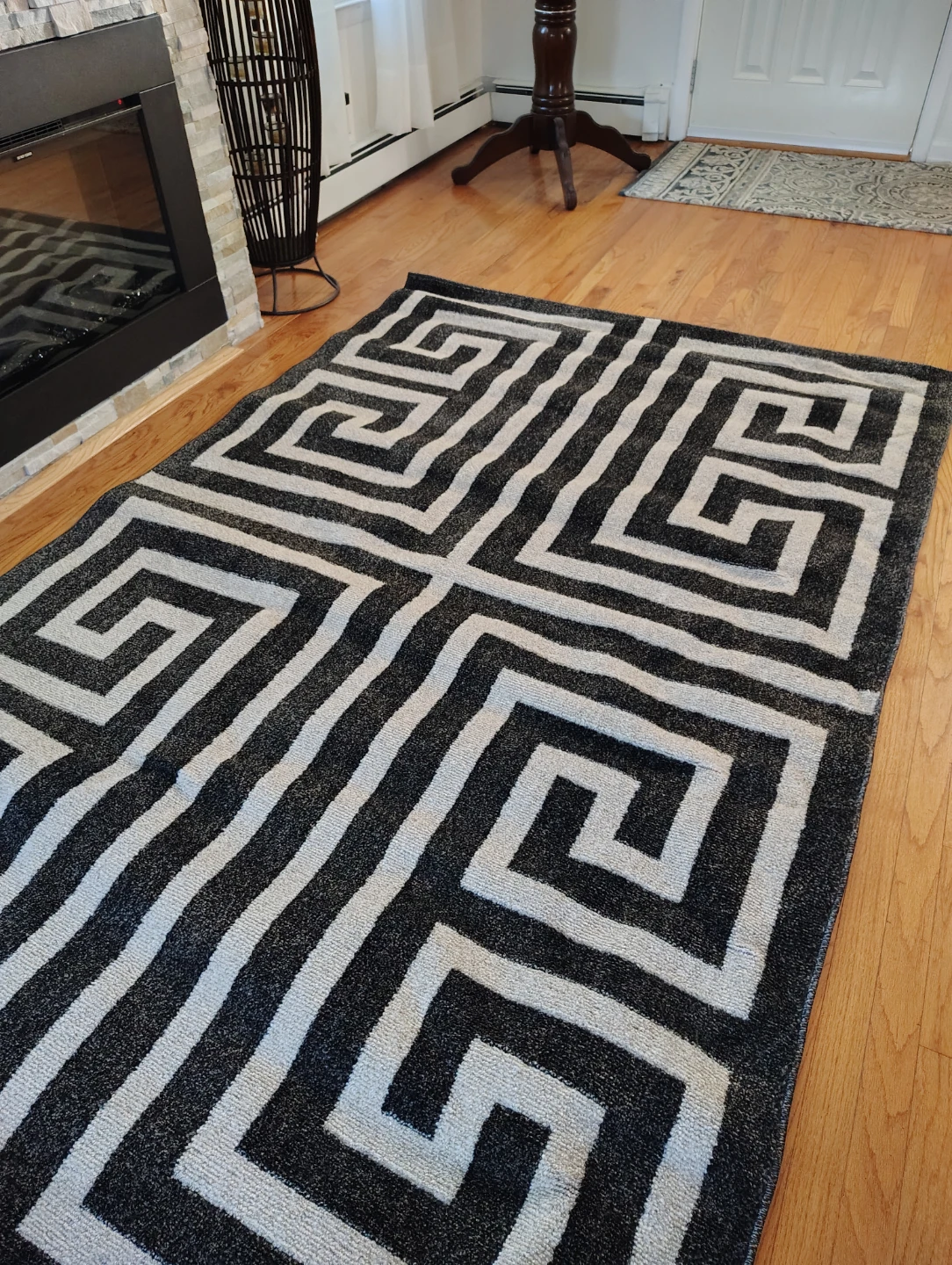 Rug 5'3 x 8'0 or Trade