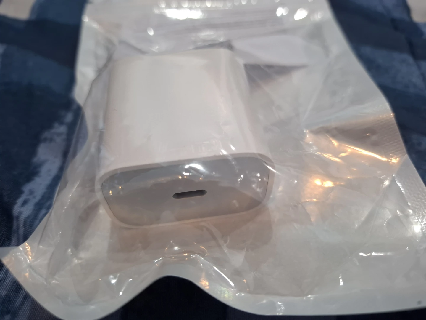 USB-C Power Adapter and Charging Cable - photo 4