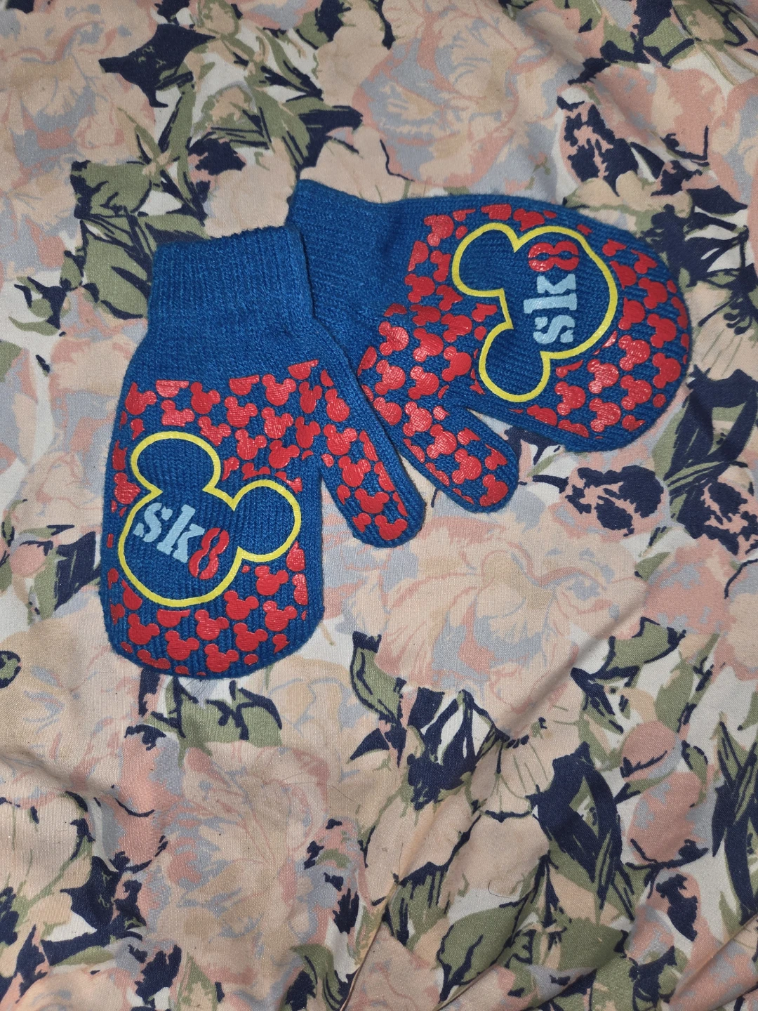 Disney 'Mickey SK8' Mittens in Toddlers