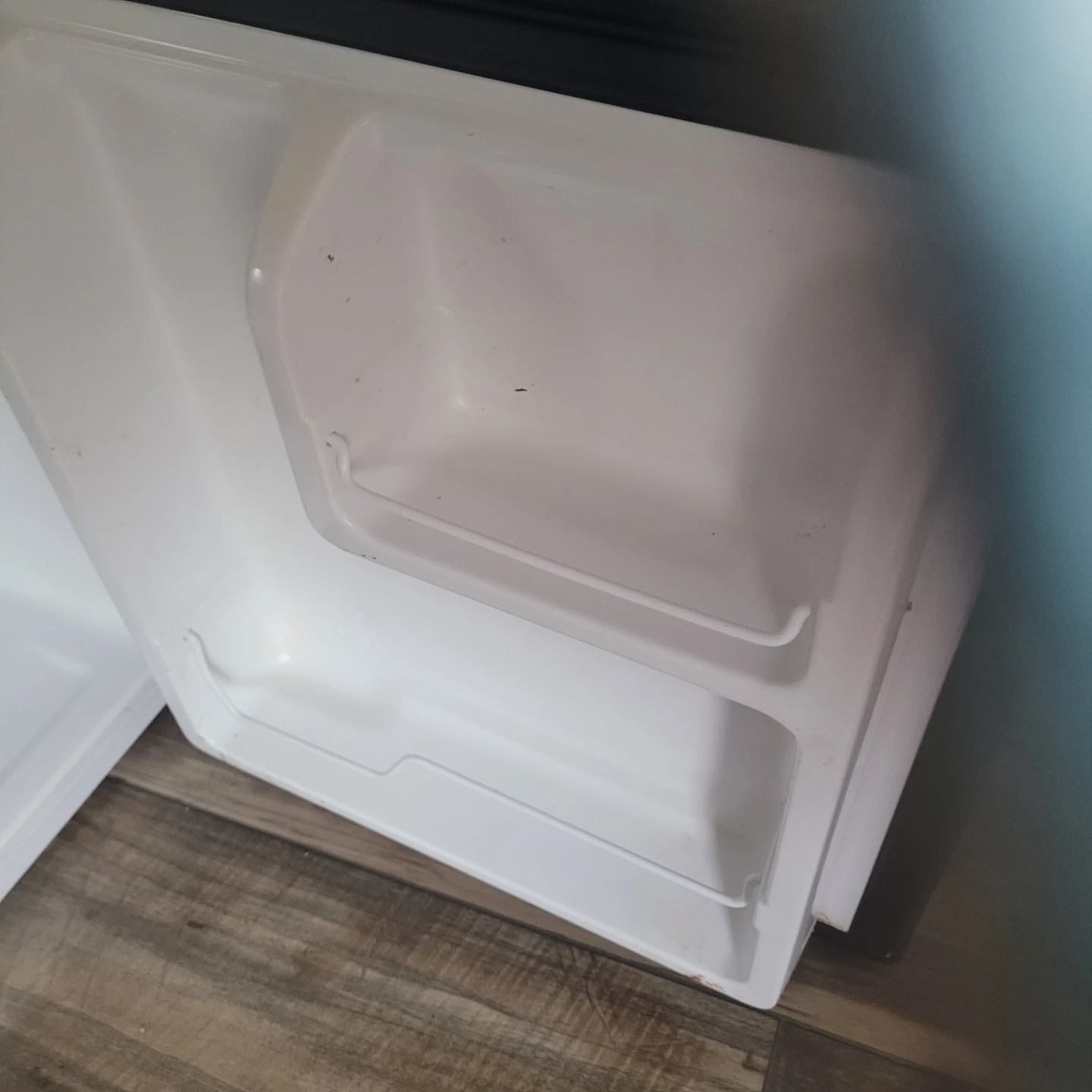 Hisense Compact Mini Refrigerator - photo 2