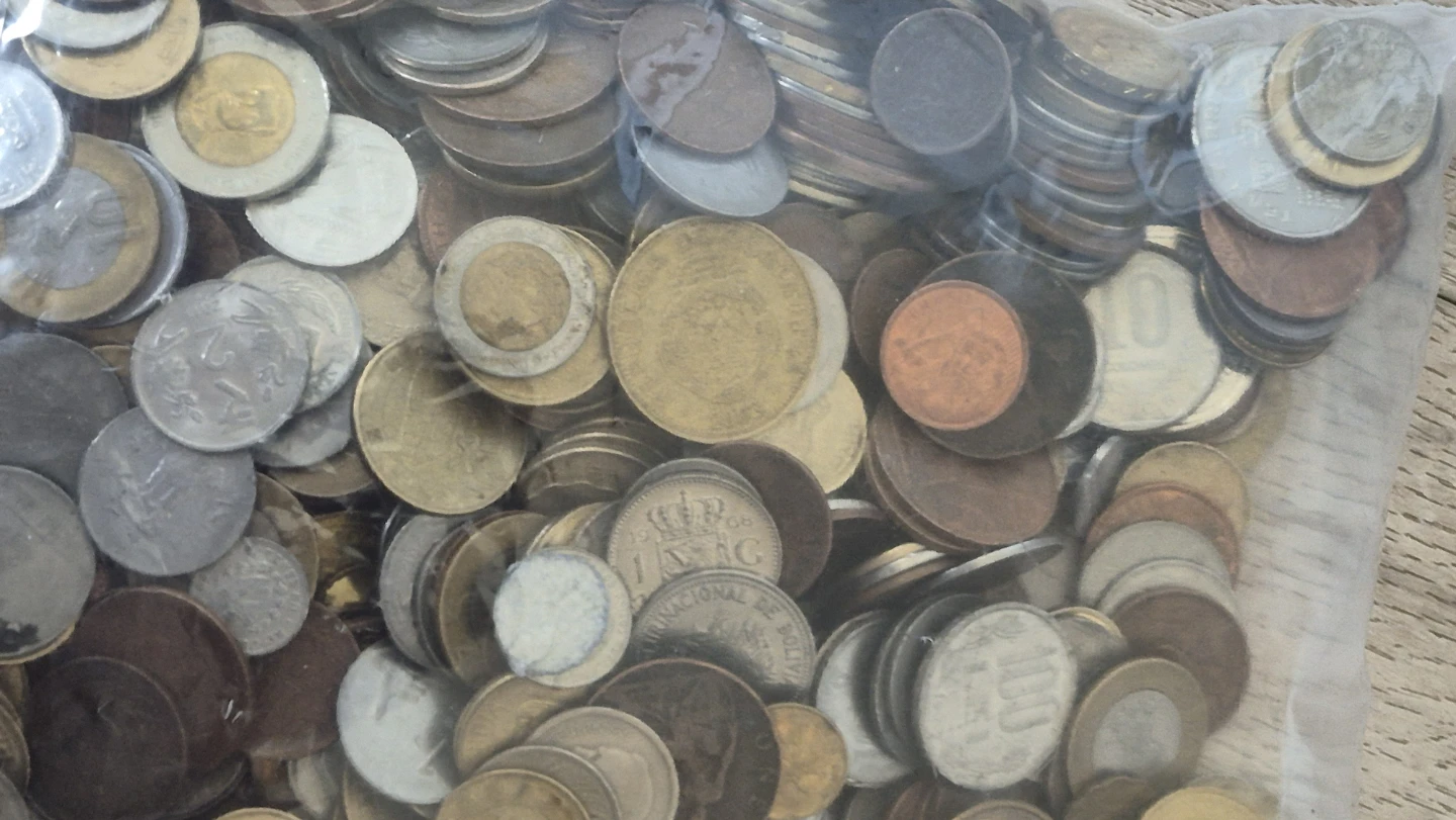 Large Bag of Assorted World Coins - photo 3