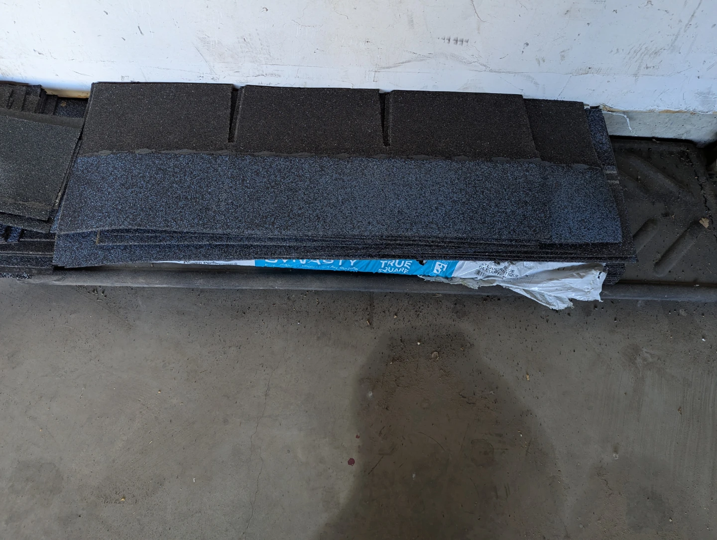 4 bundles of shingles - photo 2
