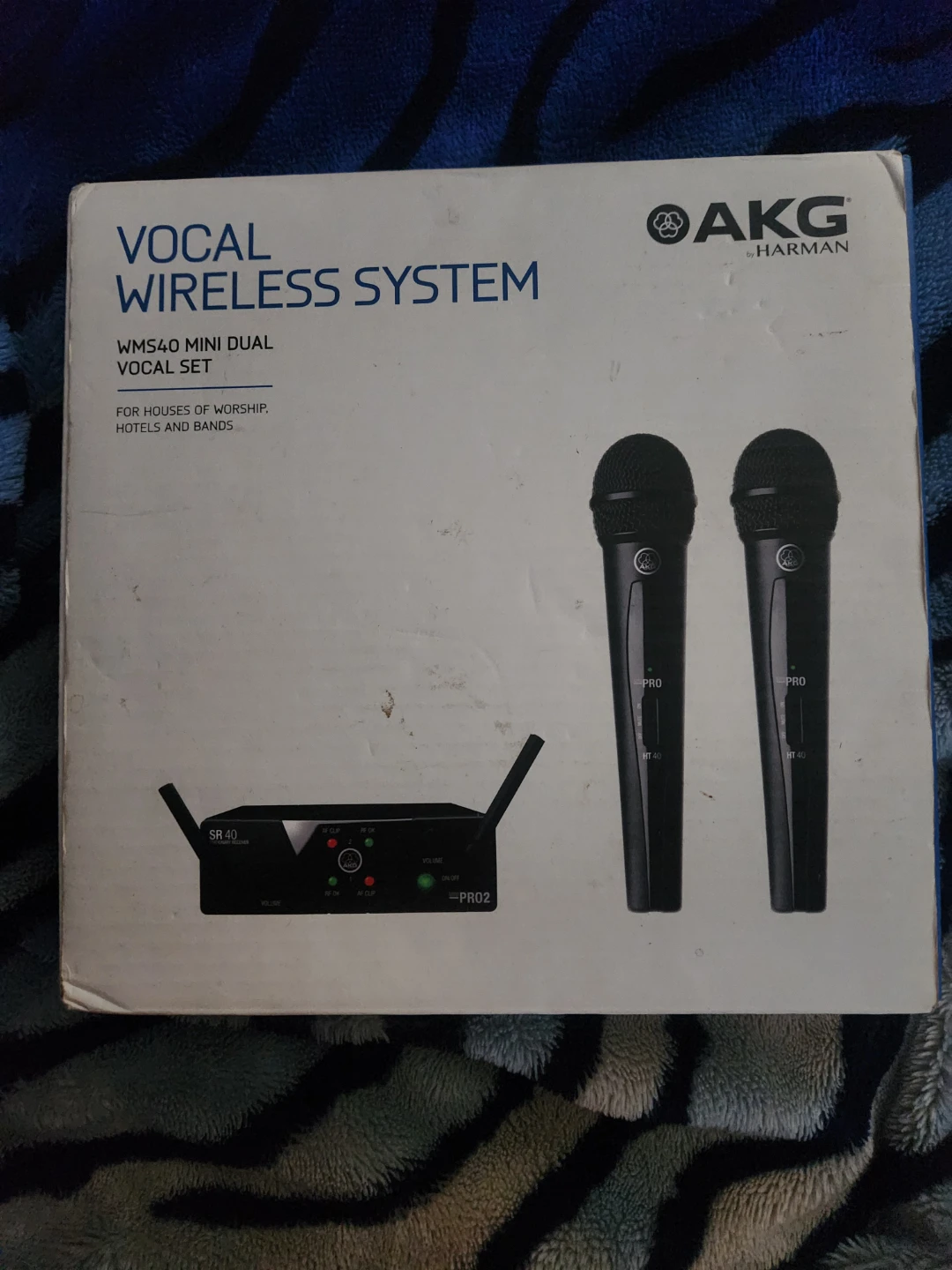 2 Wireless microphones & 2 Speakers
