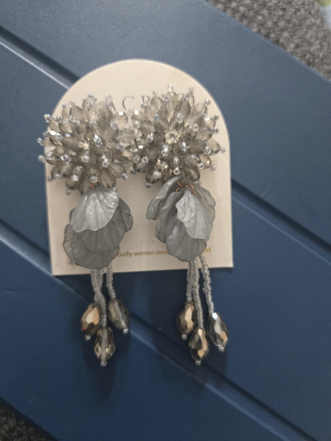 Grey beaded floral statement earrings - photo 2