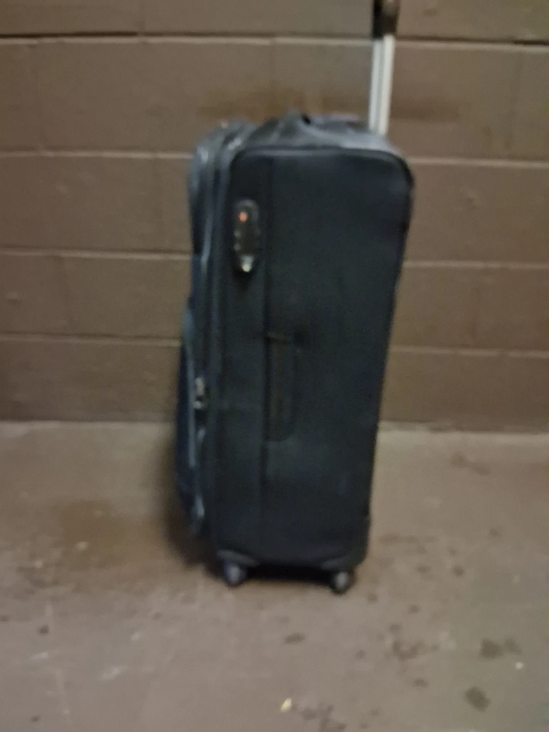 American Tourister Rolling Suitcase - photo 2