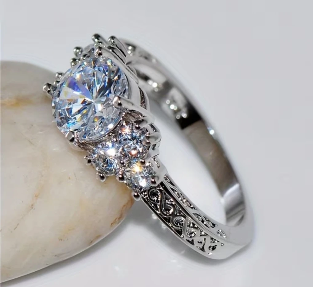 Silver-toned cz decorative ring