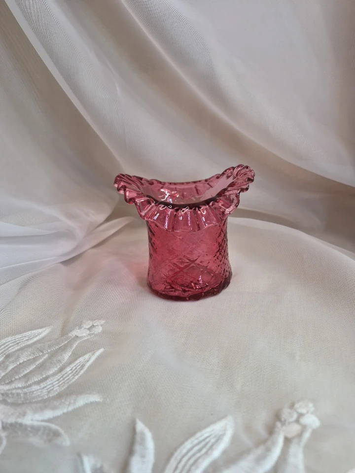 Beautiful Vintage 3 1/2" x 4" Cranberry Art Glass Hat Vase Decor - photo 2