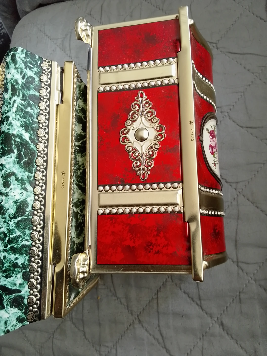Vintage candy tins - photo 3
