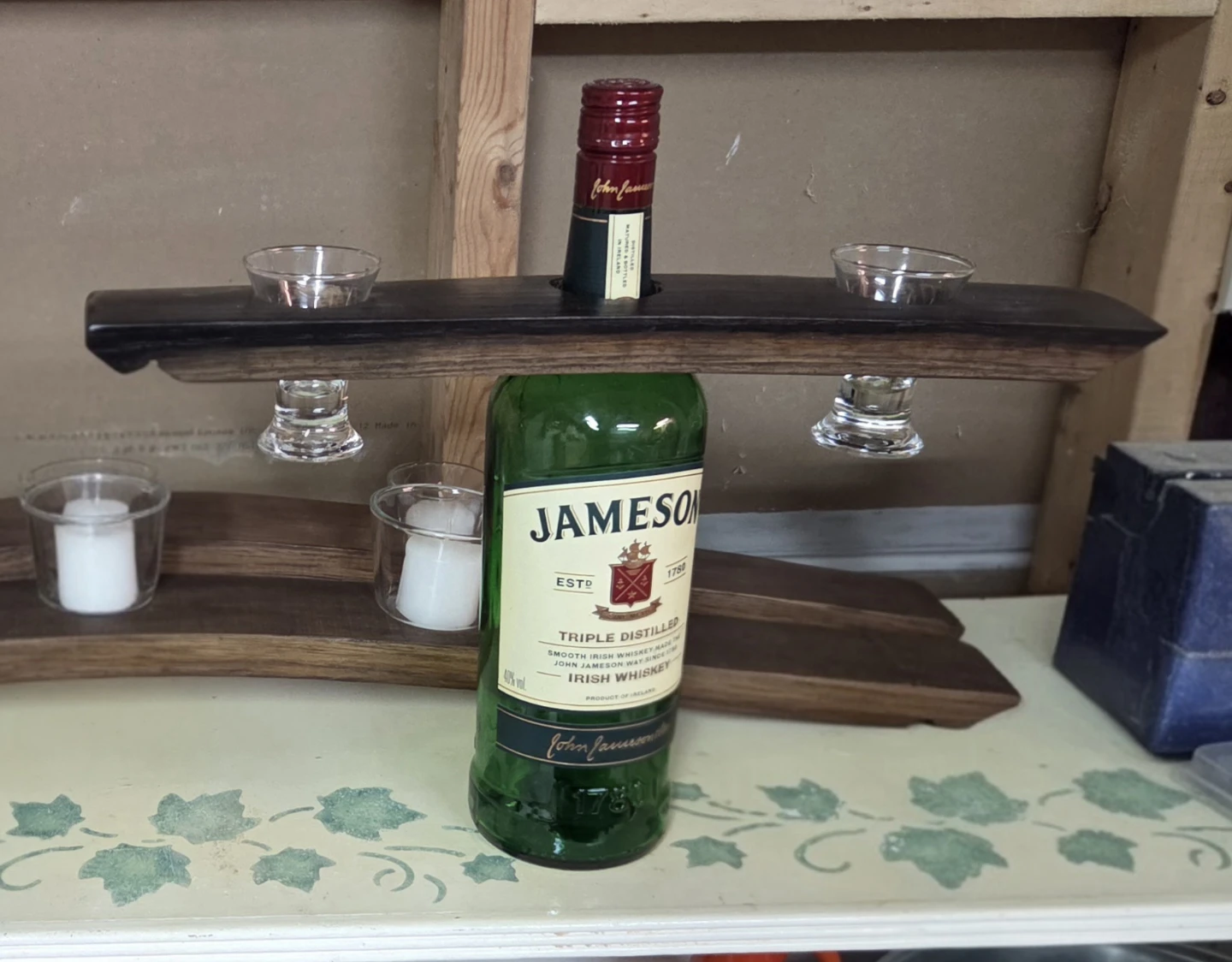 Whisky barrel stave caddy