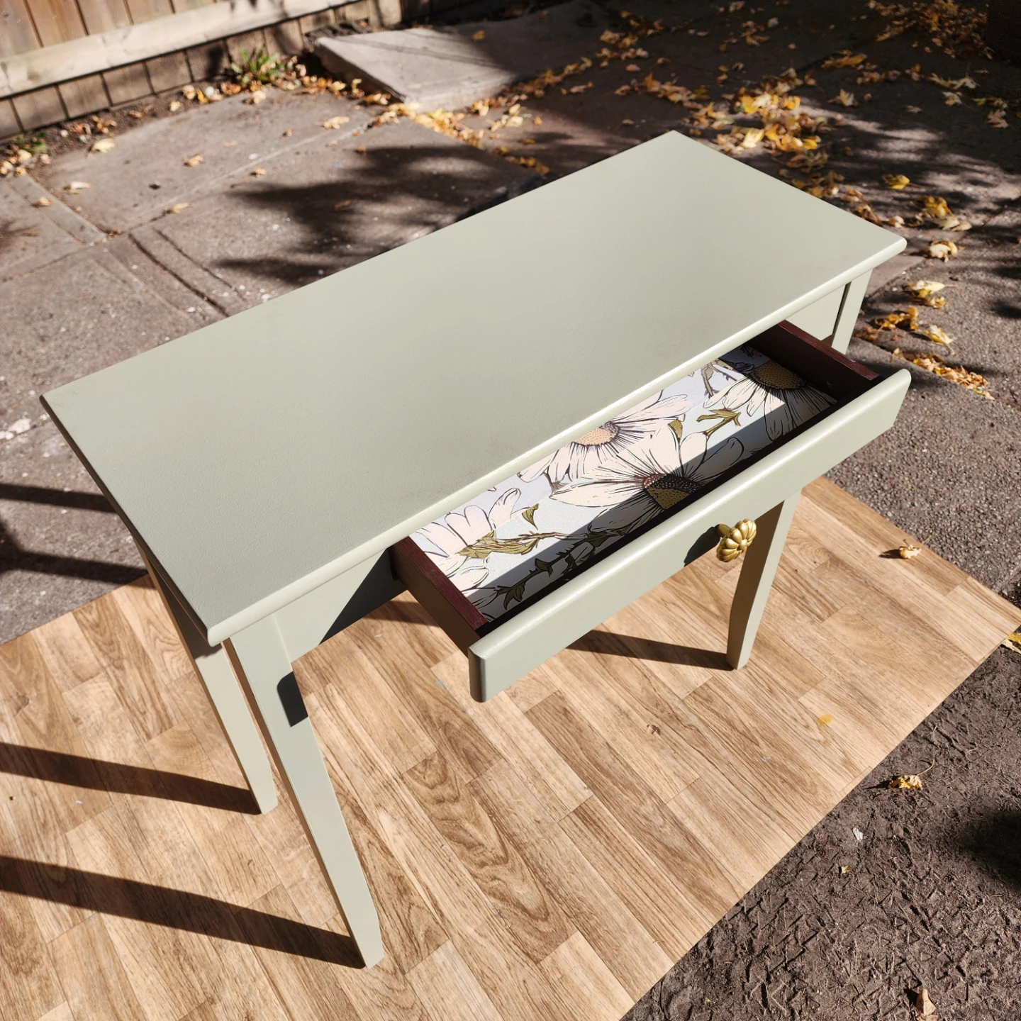 Beautiful Sage Green Console Table - photo 4