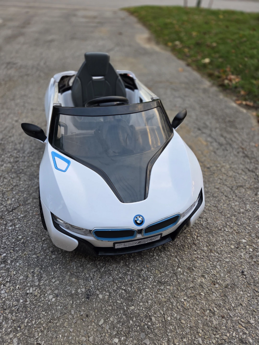 BMW i8 Concept Spyder Kids Ride-On Car - photo 2