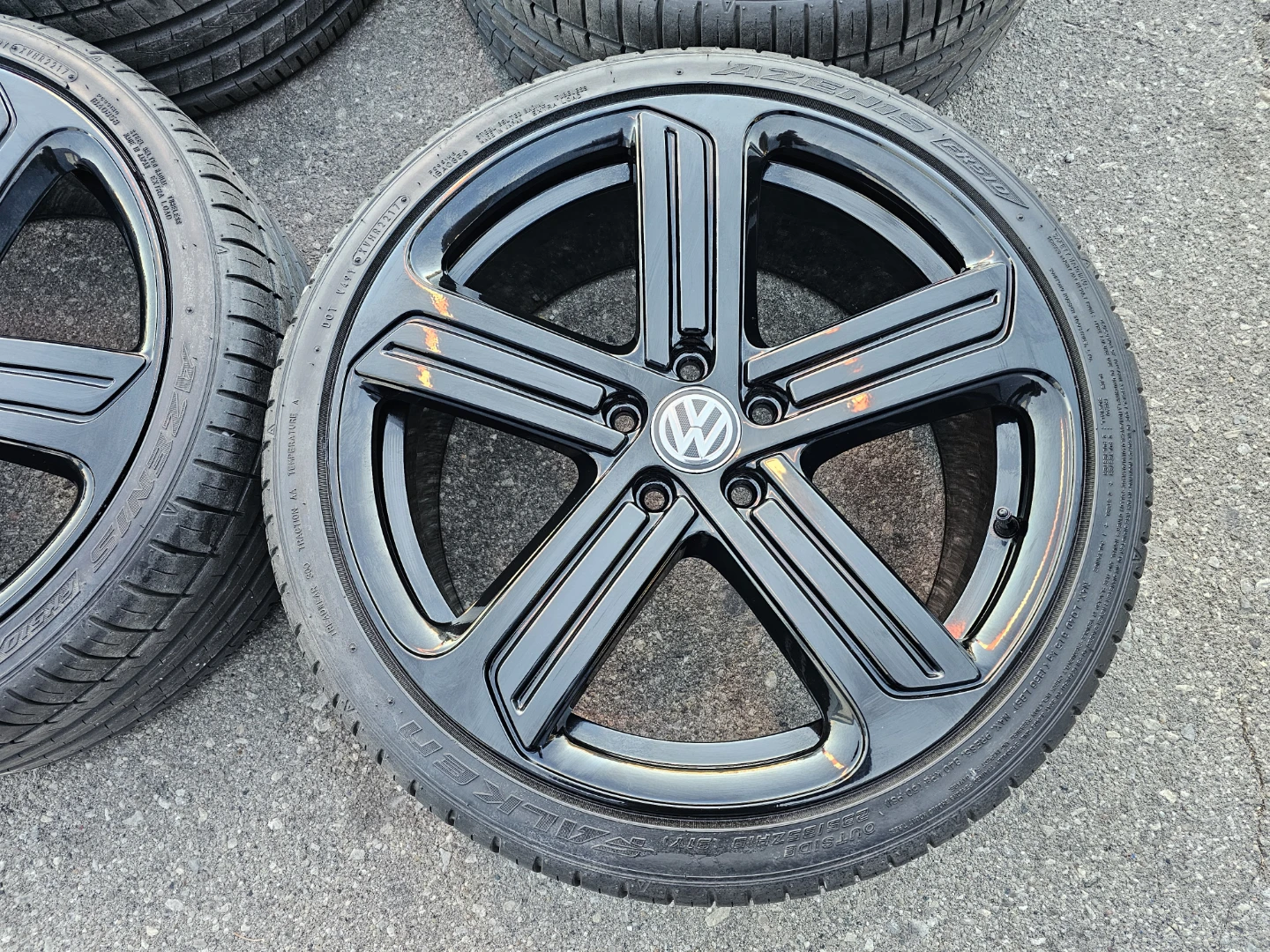 VOLKSWAGEN GOLF R O.E.M RIMS AND ALL SEASON TIRES - photo 4