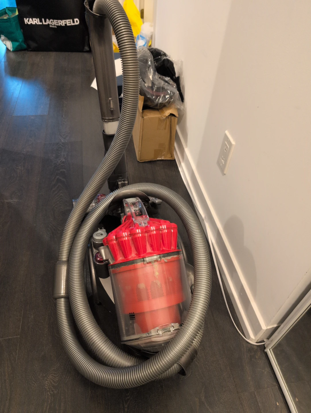 Dyson DC32 Canister Vacuum - photo 3