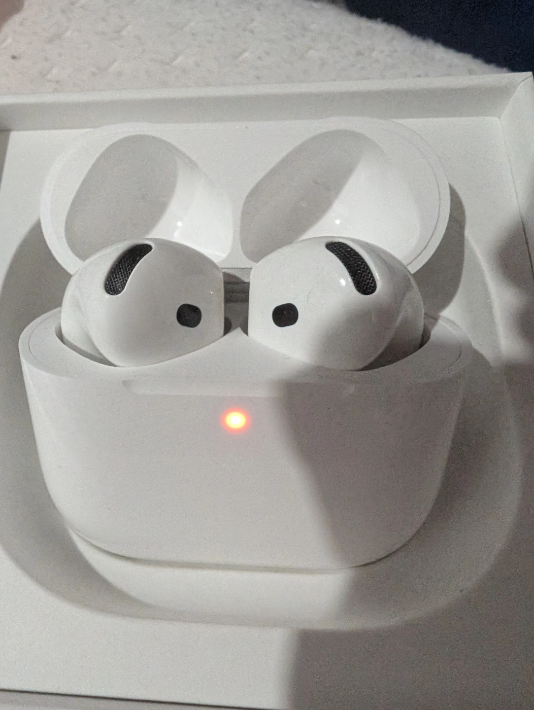 Apple AirPods 5th gen - photo 2