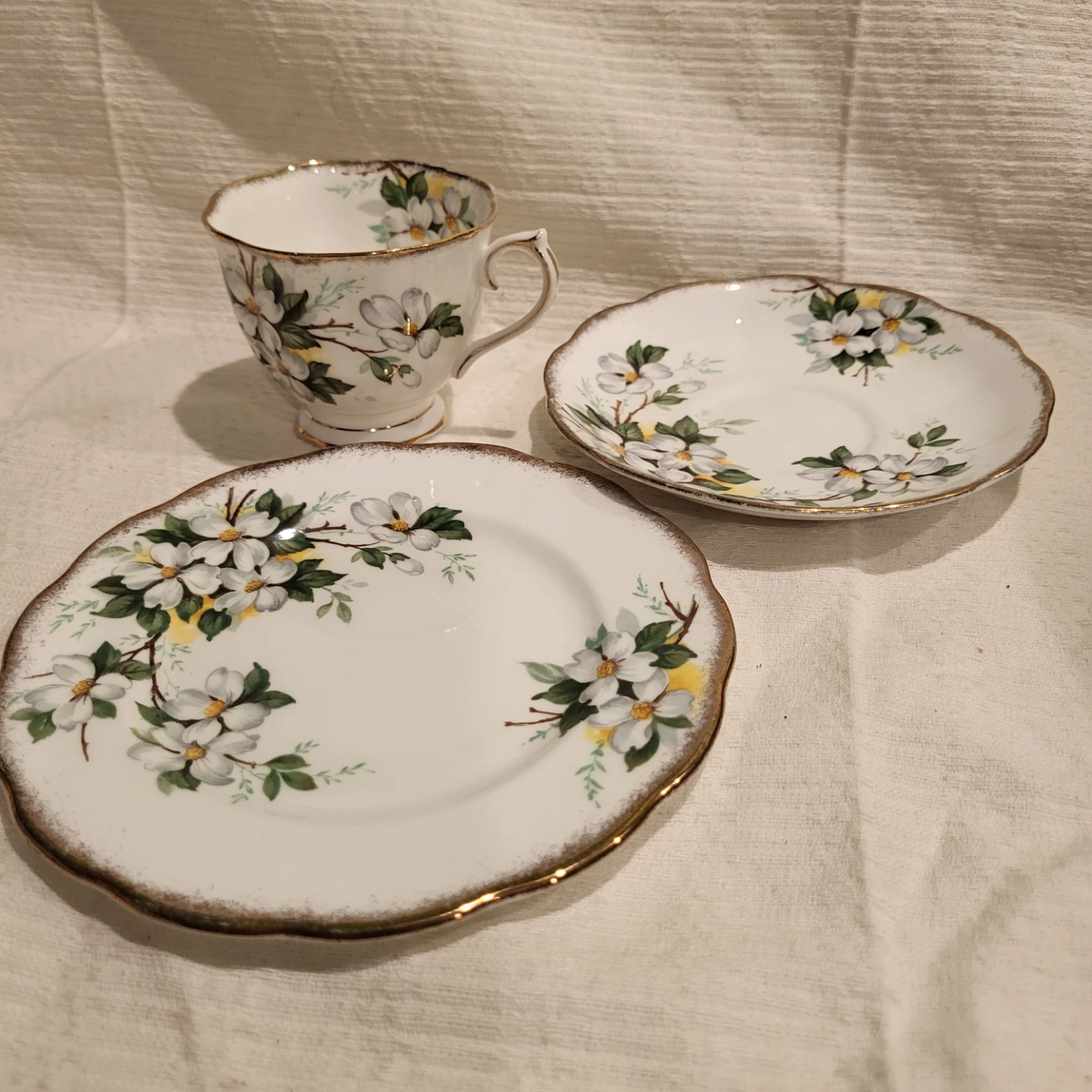 Royal Albert White Dogwood Tea Trio - photo 2