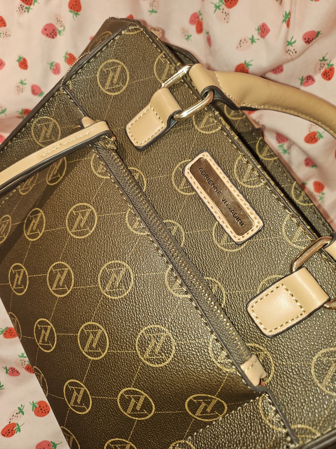 Adrienne Vittadini Handbag keychain included - photo 3