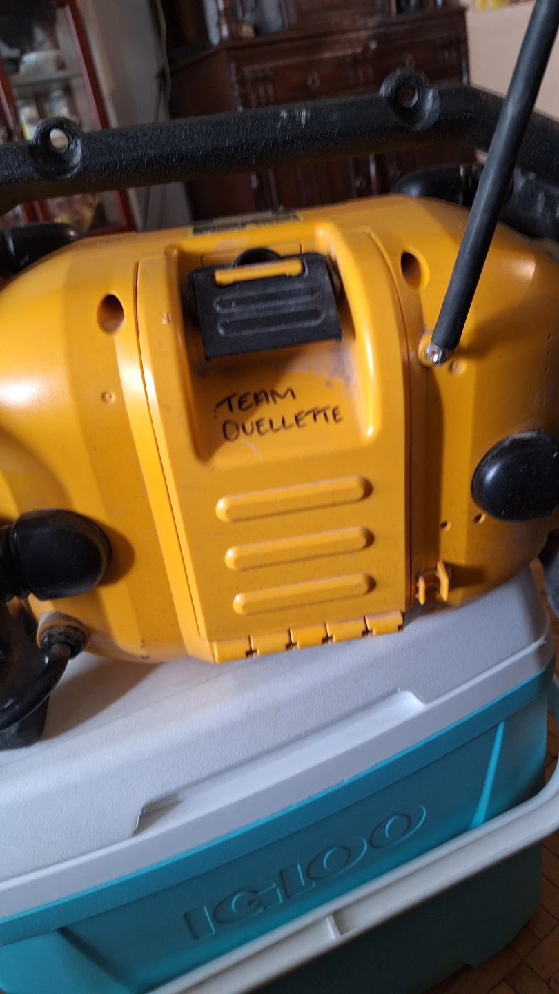DEWALT Jobsite Radio best offer asap - photo 3