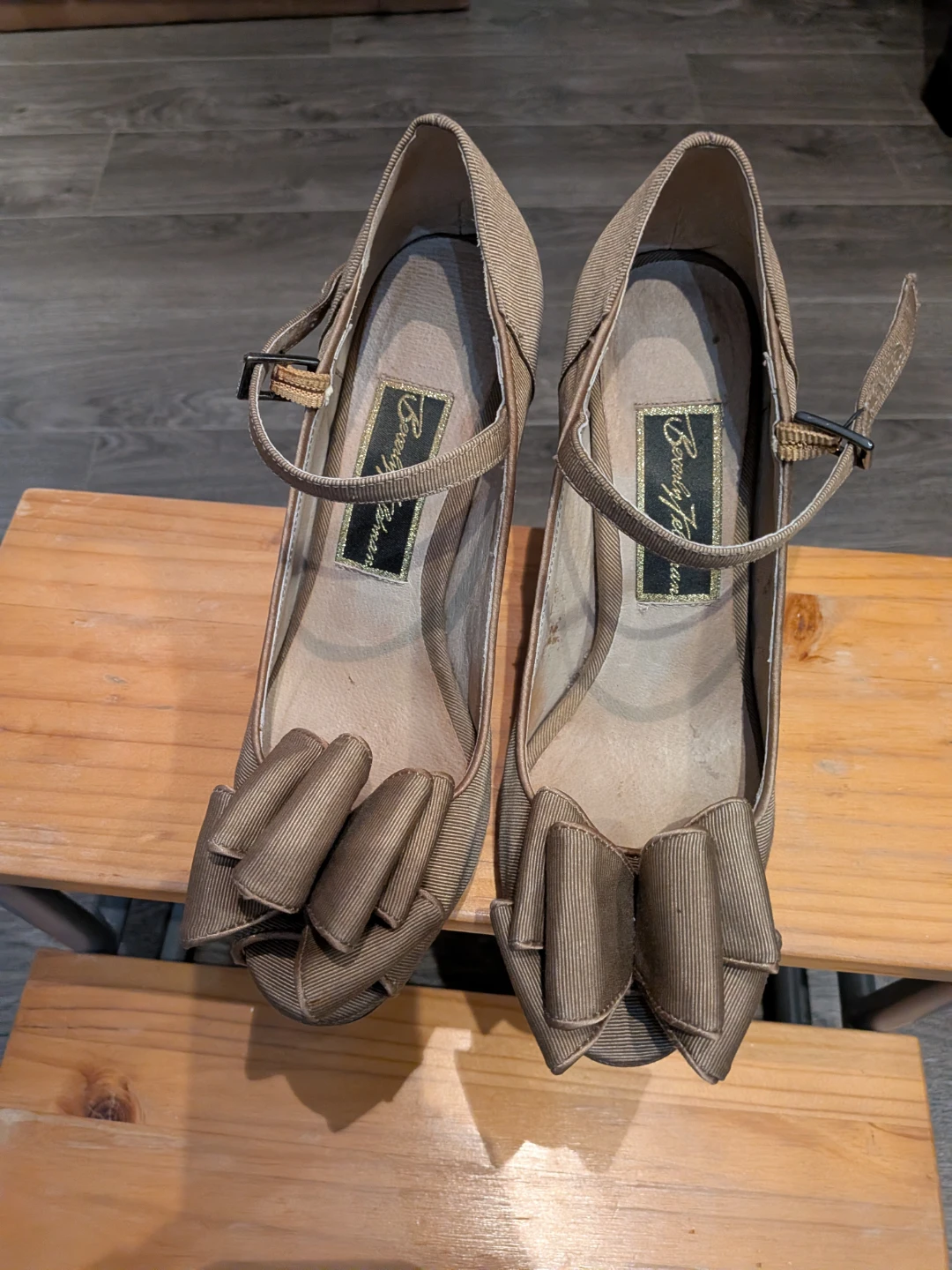 Beverly Feldman heels with bow detail