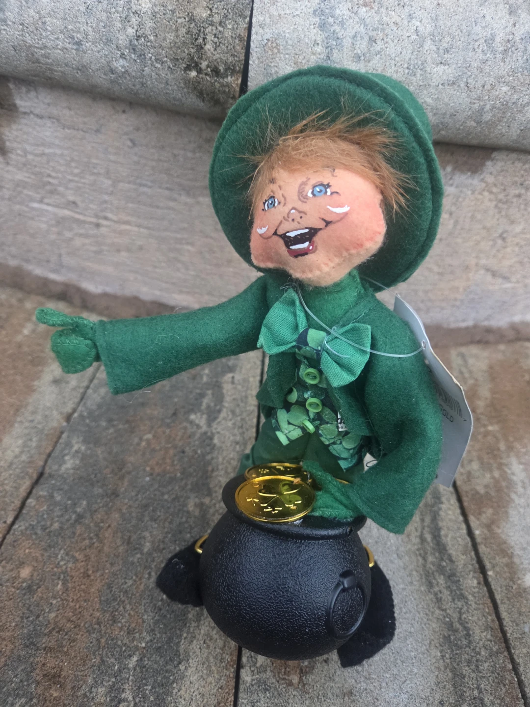 Annalee 9 Inch Leprechaun with Pot of Gold